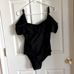 Size 8 Caribbean Sand. Black ruffle arms